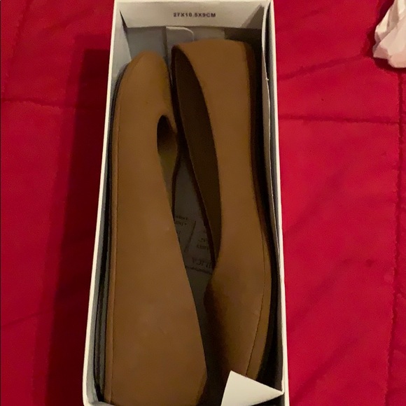 Tan Flats - Picture 2 of 3